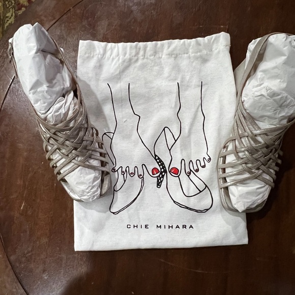 CHIE MIHARA
Geya Chie Mihara sandal in laminated leather - Picture 4 of 4